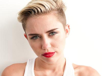 Dikecam, Miley Cyrus Janji Sensor Video Musik 'Wrecking Ball'!
